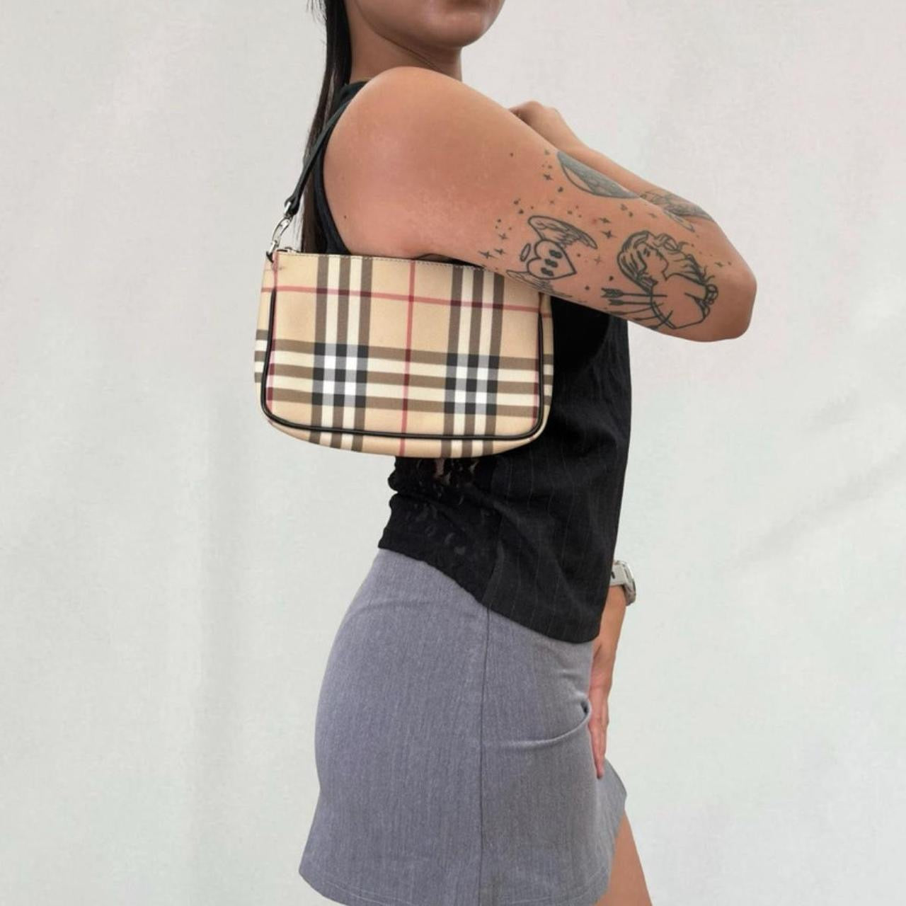 Vintage Burberry pochette bag w dust bag and original tag