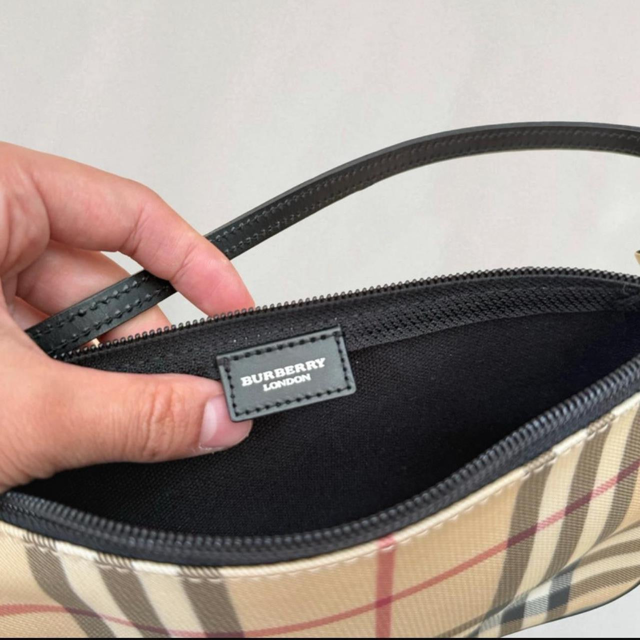 Vintage Burberry pochette bag w dust bag and original tag